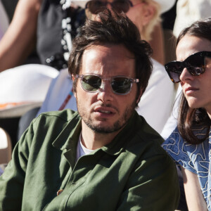 Vianney et sa femme Catherine Robert - Célébrités dans les tribunes des Internationaux de France de tennis de Roland Garros 2024 à Paris le 7 juin 2024. © Jacovides-Moreau/Bestimage 