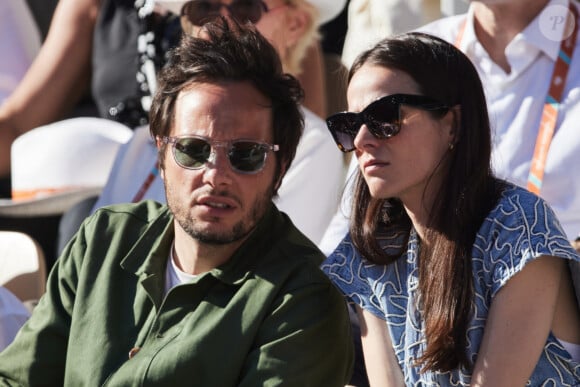 Vianney et sa femme Catherine Robert - Célébrités dans les tribunes des Internationaux de France de tennis de Roland Garros 2024 à Paris le 7 juin 2024. © Jacovides-Moreau/Bestimage 