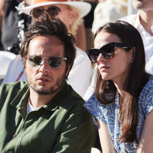 Vianney et sa femme Catherine Robert - Célébrités dans les tribunes des Internationaux de France de tennis de Roland Garros 2024 à Paris le 7 juin 2024. © Jacovides-Moreau/Bestimage 