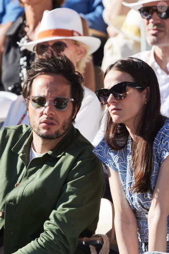 Vianney et sa femme Catherine Robert - Célébrités dans les tribunes des Internationaux de France de tennis de Roland Garros 2024 à Paris le 7 juin 2024. © Jacovides-Moreau/Bestimage 