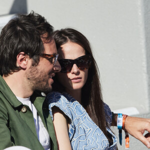 Vianney et sa femme Catherine Robert - Célébrités dans les tribunes des Internationaux de France de tennis de Roland Garros 2024 à Paris le 7 juin 2024. © Jacovides-Moreau/Bestimage 