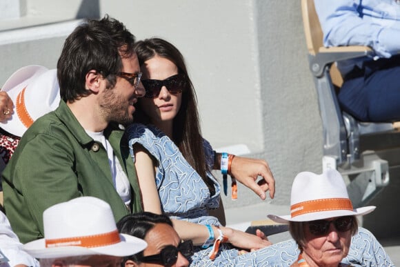 Vianney et sa femme Catherine Robert - Célébrités dans les tribunes des Internationaux de France de tennis de Roland Garros 2024 à Paris le 7 juin 2024. © Jacovides-Moreau/Bestimage 