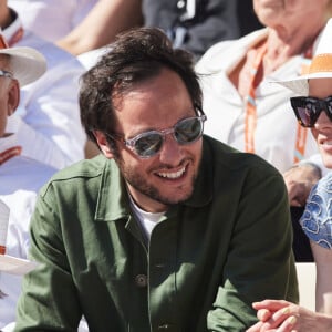 Le couple a assisté à la victoire de Carlos Alcaraz en demi-finale
Vianney et sa femme Catherine Robert - Célébrités dans les tribunes des Internationaux de France de tennis de Roland Garros 2024 à Paris le 7 juin 2024. © Jacovides-Moreau/Bestimage