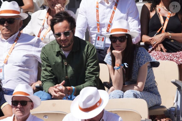 Vianney et sa femme Catherine Robert - Célébrités dans les tribunes des Internationaux de France de tennis de Roland Garros 2024 à Paris le 7 juin 2024. © Jacovides-Moreau/Bestimage 