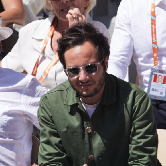 Vianney et sa femme Catherine Robert - Célébrités dans les tribunes des Internationaux de France de tennis de Roland Garros 2024 à Paris le 7 juin 2024. © Jacovides-Moreau/Bestimage 