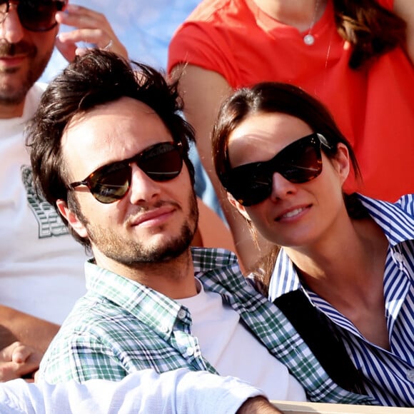 Le chanteur Vianney et sa femme Catherine Robert en tribunes lors des Internationaux de France de tennis de Roland Garros 2023, à Paris, France, le 9 juin 2023. © Jacovides-Moreau/Bestimage 