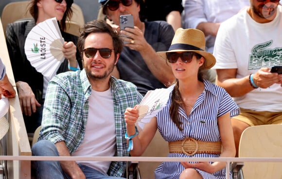 Le chanteur Vianney et sa femme Catherine Robert en tribunes lors des Internationaux de France de tennis de Roland Garros 2023, à Paris, France, le 9 juin 2023. © Jacovides-Moreau/Bestimage 