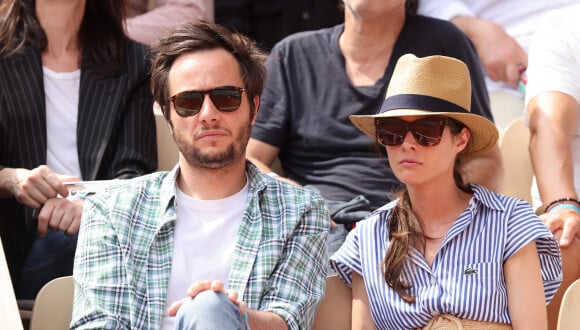 Le chanteur Vianney et sa femme Catherine Robert en tribunes lors des Internationaux de France de tennis de Roland Garros 2023, à Paris, France, le 9 juin 2023. © Jacovides-Moreau/Bestimage 