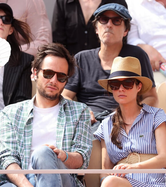 Le chanteur Vianney et sa femme Catherine Robert en tribunes lors des Internationaux de France de tennis de Roland Garros 2023, à Paris, France, le 9 juin 2023. © Jacovides-Moreau/Bestimage 