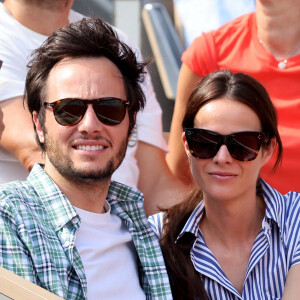 Le chanteur Vianney et sa femme Catherine Robert en tribunes lors des Internationaux de France de tennis de Roland Garros 2023, à Paris, France, le 9 juin 2023. © Jacovides-Moreau/Bestimage 