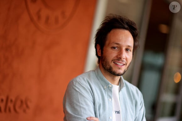 Le chanteur Vianney - Célébrités au Village lors des Internationaux de France de tennis de Roland Garros 2023 à Paris le 10 juin 2023. © Jacovides-Moreau/Bestimage 