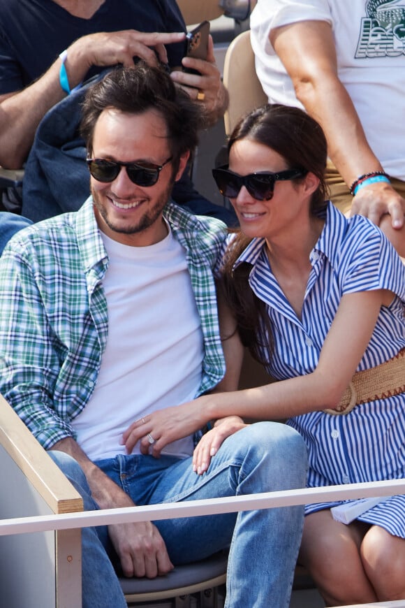 Le chanteur Vianney et sa femme Catherine Robert en tribunes lors des Internationaux de France de tennis de Roland Garros 2023, à Paris, France, le 9 juin 2023. © Jacovides-Moreau/Bestimage 