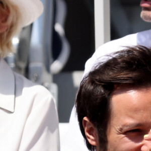 Vianney et sa femme Catherine Robert - Célébrités dans les tribunes des Internationaux de France de tennis de Roland Garros 2024 à Paris le 7 juin 2024. © Jacovides-Moreau/Bestimage 