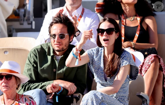 Vianney et sa femme Catherine Robert - Célébrités dans les tribunes des Internationaux de France de tennis de Roland Garros 2024 à Paris le 7 juin 2024. © Jacovides-Moreau/Bestimage 