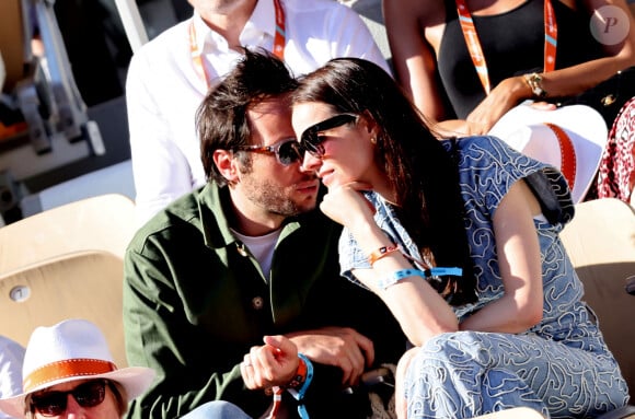 Vianney et sa femme Catherine Robert - Célébrités dans les tribunes des Internationaux de France de tennis de Roland Garros 2024 à Paris le 7 juin 2024. © Jacovides-Moreau/Bestimage 