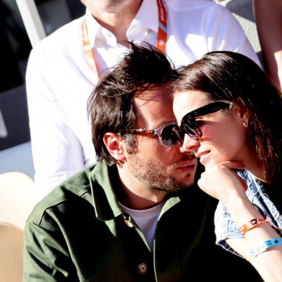 Vianney et sa femme Catherine Robert - Célébrités dans les tribunes des Internationaux de France de tennis de Roland Garros 2024 à Paris le 7 juin 2024. © Jacovides-Moreau/Bestimage 