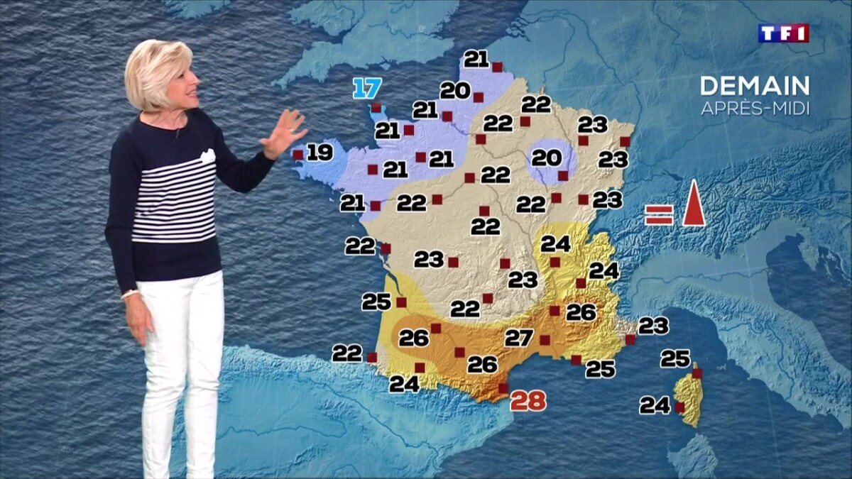 Photo : Régulièrement critiquée sur ses tenues trop courtes y compris en  hiver, Évelyne Dhéliat a tenu à répondre à ses détracteurs. Evelyne Dhéliat  présentant la météo sur TF1. - Ode (Purepeople)