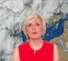 Alors qu'elle sensibilise régulièrement au réchauffement climatique, la patronne de la météo se voit reprocher d'utiliser la clim...
Evelyne Dhéliat présentant la météo sur TF1.