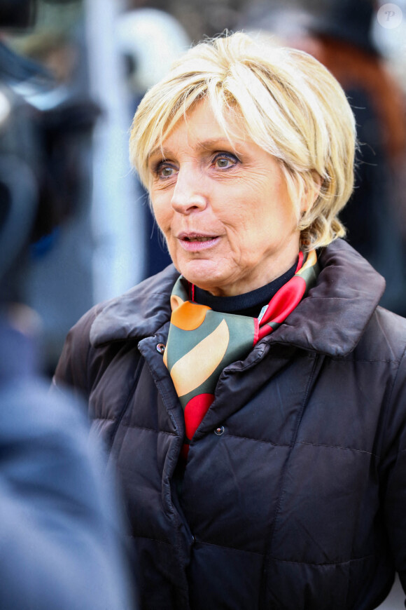 Évelyne Dhéliat lors des obsèques du présentateur du journal télévisé français Jean-Pierre Pernaut à la basilique Sainte-Clotilde à Paris, France, le 9 mars 2022. Nasser Berzane/ABACAPRESS.COM