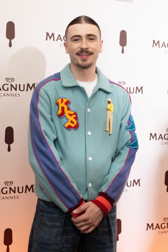 Le chanteur fut choqué de voir à quel point il était populaire auprès du public lorsqu'il a quitté le château de Dammarie-les-Lys
Pierre Garnier, - Soirée sur la plage Magnum lors du 77ème Festival International du Film de Cannes, France, le 16 mai 2024. © Jeremy Melloul / Magnum Cannes via Bestimage 