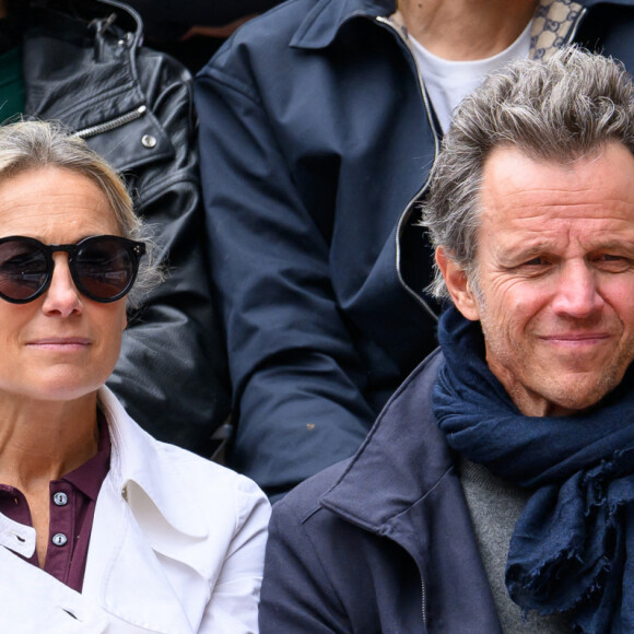 Dans celle-ci, la journaliste reconnaît son mariage avec Arthur Sadoun, et assure se mettre en retrait dès qu'elle le juge nécessaire.
Anne-Sophie Lapix et son mari Arthur Sadoun assistent aux Internationaux de France 2024 à Roland Garros le 2 juin 2024. Laurent Zabulon/ABACAPRESS.COM