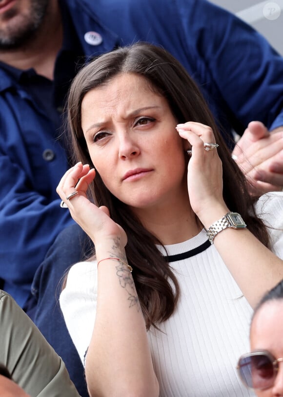 Camille Lellouche dans les tribunes des Internationaux de France de tennis de Roland Garros 2024 à Paris. Le 5 juin 2024. © Jacovides-Moreau/Bestimage