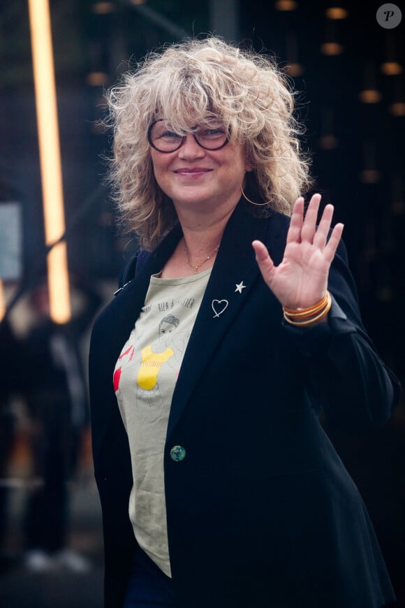 On vous explique !
Cécile Bois - Arrivées à l'enregistrement de l'émission "Vivement Dimanche" présentée par M. Drucker et qui sera diffusée le 22 octobre 2023 sur France 3 au studio Gabriel à Paris, France, le 17 octobre 2023. © Christophe Clovis/Bestimage