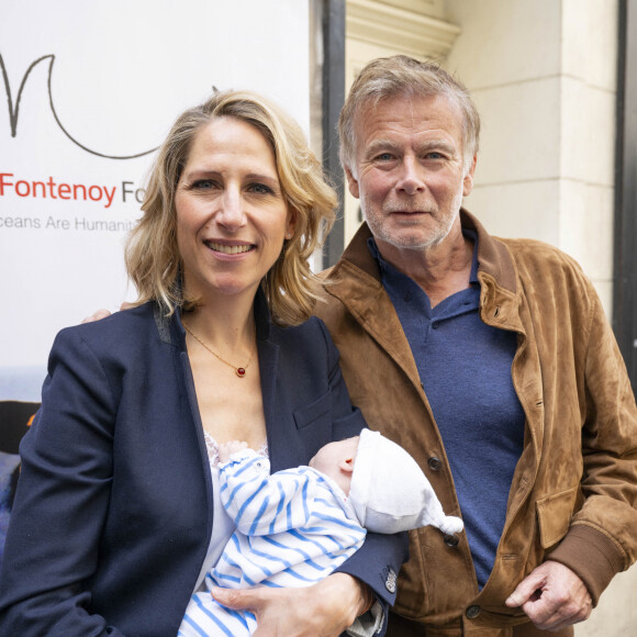 Née il y a quelques semaines.
Maud Fontenoy (avec sa fille Elea) et Franck Dubosc lors de la cérémonie des prix pédagogiques pour l'Océan de la fondation Maud Fontenoy, au théâtre de l'Oeuvre, en compagnie de 300 enfants ayant participé au programme de la fondation. Paris, le 6 juin 2024. © Pierre Perusseau/Bestimage 