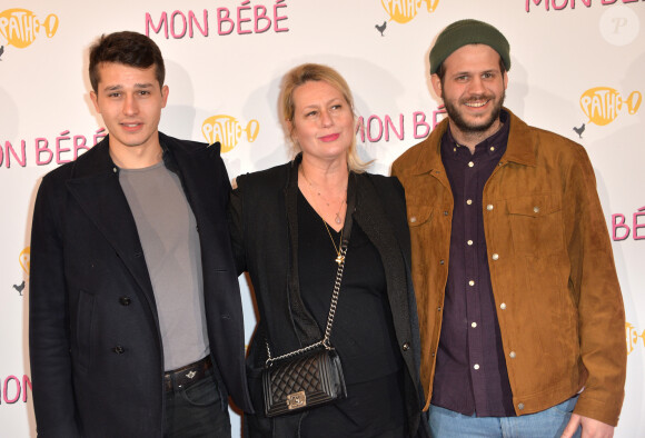 Luana Belmondo entre ses fils Giacomo Belmondo et Alessandro Belmondo à l'avant-première du film "Mon Bébé" au cinéma Gaumont Opéra (côté Capucines) à Paris, France, le 11 mars 2019. © Veeren/Bestimage