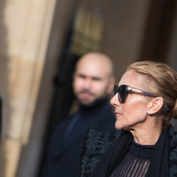 Céline Dion sort de l'hôtel de Crillon à Paris le 1er février 2019.