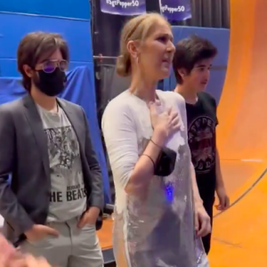 Mais ses enfants sont là pour l'aider, lorsqu'une crise se présente. 
Capture d'écran du compte Celine Vocals.
