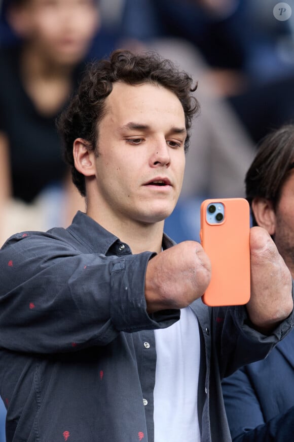 Théo Curin - People au match de football "PSG vs Lorient" au Parc des Princes à Paris. Le 30 avril 2023 © Cyril Moreau / Bestimage  