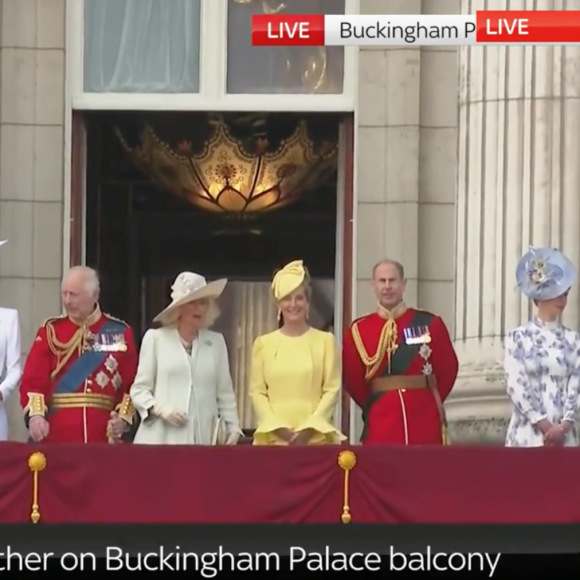 Louis, George, Charlotte, Kate Middleton, le prince William, Charles III et Camilla au balcon lors de "Trooping the Colour", le 15 juin 2024.