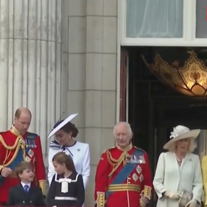 Louis, George, Charlotte, Kate Middleton, le prince William, Charles III et Camilla au balcon lors de "Trooping the Colour", le 15 juin 2024.