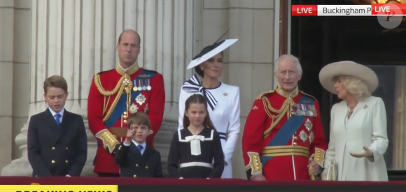 Louis, George, Charlotte, Kate Middleton, le prince William, Charles III et Camilla au balcon lors de "Trooping the Colour", le 15 juin 2024.