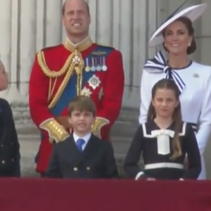 Louis, George, Charlotte, Kate Middleton, le prince William, Charles III et Camilla au balcon lors de "Trooping the Colour", le 15 juin 2024.