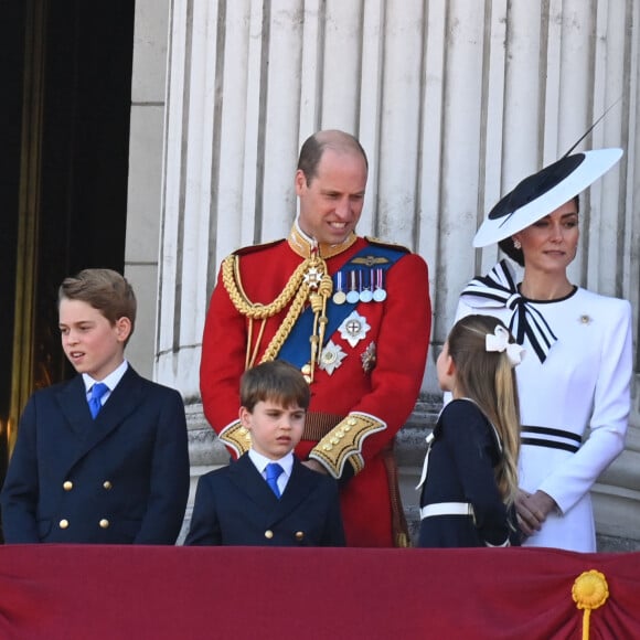 Le prince William, prince de Galles, Catherine (Kate) Middleton, princesse de Galles, le prince George de Galles, le prince Louis de Galles, la princesse Charlotte de Galles - Les membres de la famille royale britannique au balcon du Palais de Buckingham lors de la parade militaire "Trooping the Colour" à Londres, Royaume Uni, le 15 juin 2024. © Justin Goff/GoffPhotos/Bestimage 