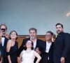 Si Artus a réalisé ce film, c'est parce qu'il est très touché par le sujet du handicap.
La présidente du Festival international du film de Cannes, Iris Knobloch, Céline Groussard, Artus, Clovis Cornillac et les acteurs du film 'Un p'tit truc en plus' sur le tapis rouge du film 'Le Comte de Monte-Cristo' lors de la 77e édition du Festival de Cannes au Palais des Festivals, le 22 mai 2024 à Cannes, France. Photo par David Boyer/ABACAPRESS.COM