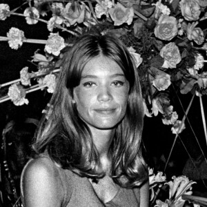 Françoise Hardy sur la Promenade des Anglais à Nice dans les années 60 où elle participe à une bataille de fleurs. © Charles Bebert / Bestimage 