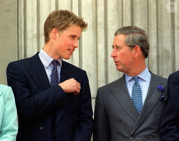  "Joyeuse fête des pères, papa", peut-on lire en légende, signé personnellement par William.
Archive - Le prince Charles, prince de Galles devenu l le roi Charles III d'Angleterre et William