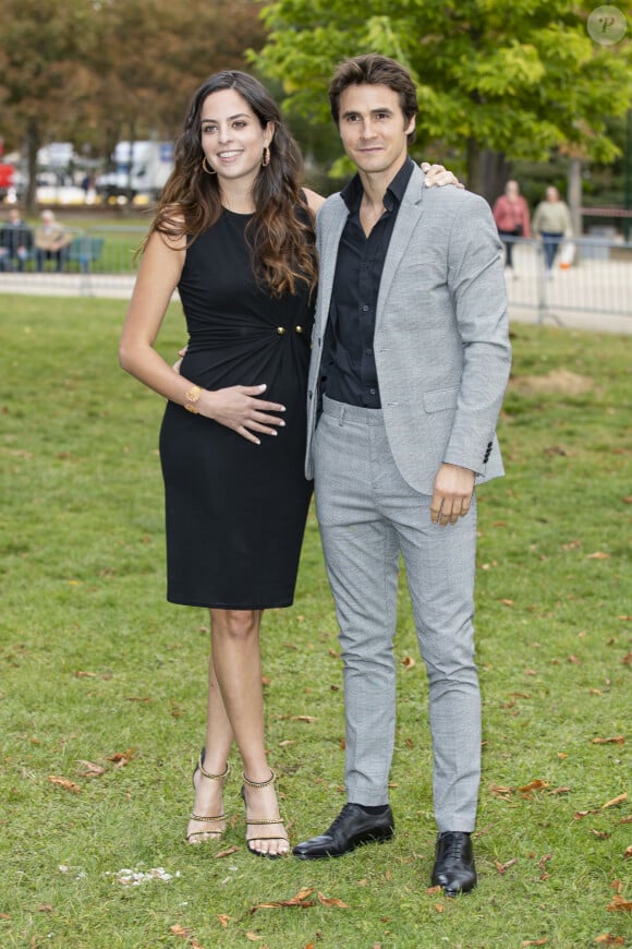 Anouchka Delon enceinte et son compagnon Julien Dereims au défilé Elie Saab lors de la Fashion Week de Paris, le 28 septembre 2019