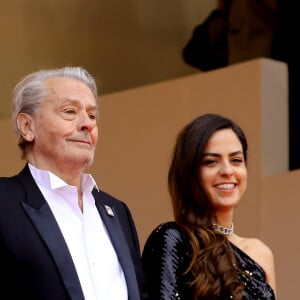 Alain Delon et sa fille Anouchka Delon à la montée des marches du film "A Hidden Life" lors du 72ème Festival International du Film de Cannes, le 19 mai 2019
