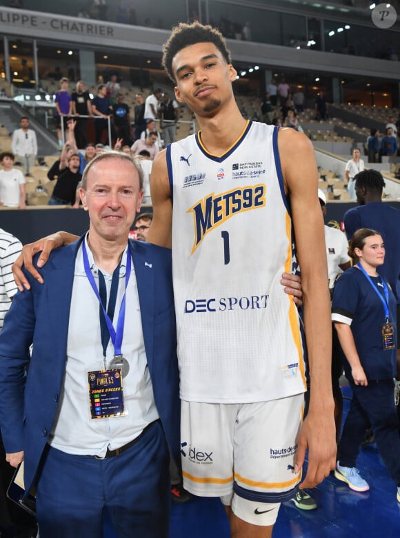 Victor Wembanyama et Vincent Collet lors de la finale du championnat de Basket Ball Betclic Elite qui oppose Les Metropolitans 92 de Boulogne - Levallois à l'AS Monaco à Rolland Garros le 15 juin 2023