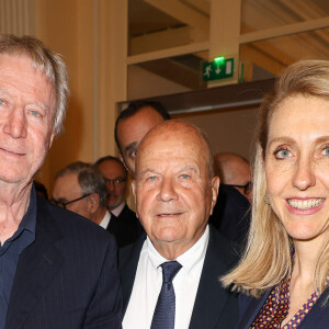 Exclusif - Régis Wargnier et Marc Ladreit de Lacharrière, Sibyle Veil (Présidente-directrice générale, RADIO France) - Dîner du Cercle de la Revue des Deux Mondes à la Maison de l'Amérique Latine à Paris le 6 juin 2024.© Coadic Guirec/Bestimage 