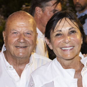 Exclusif - Marc Ladreit de Lacharrière et sa compagne Véronique Morali - Véronique Sanson en concert à l'occasion de la présentation de sa tournée "Hasta Luego" au théâtre de Verdure lors du festival de Ramatuelle le 1er aout 2023. © Cyril Bruneau / Festival de Ramatuelle / Bestimage 