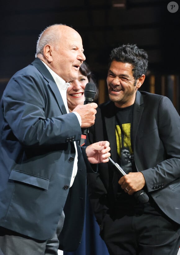 Une cause chère au coeur des deux hommes qui se sont bien trouvés
Exclusif - Marc Ladreit de Lacharrière (fondateur de la Fondation Culture & Diversité) et Jamel Debbouze (parrain du parrain du Trophée d'Impro Culture & Diversité) - Finale Nationale du Trophée d'Impro Culture et Diversité 2023 à l'Odéon Théâtre de l'Europe de Paris, France, le 20 juin 2023.  © Coadic Guirec/Bestimage 