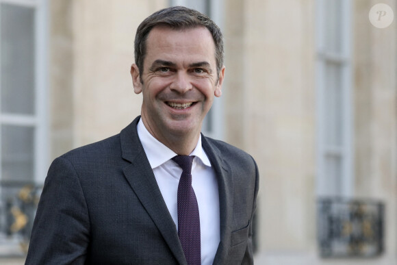 De plus, il souhaite se consacrer davantage à la vie politique, notamment à l'approche des élections législatives.
Le Porte-parole du gouvernement français, Olivier Véran à la sortie du conseil des ministres, au palais de l'Elysée, Paris, le 12 octobre 2022. © Stéphane Lemouton / Bestimage