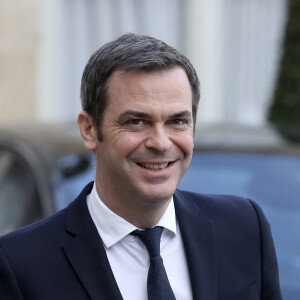 Olivier Véran, ministre de la santé à la sortie du conseil des ministres, au palais de l'Elysée, Paris, le 23 février 2022. © Stéphane Lemouton / Bestimage