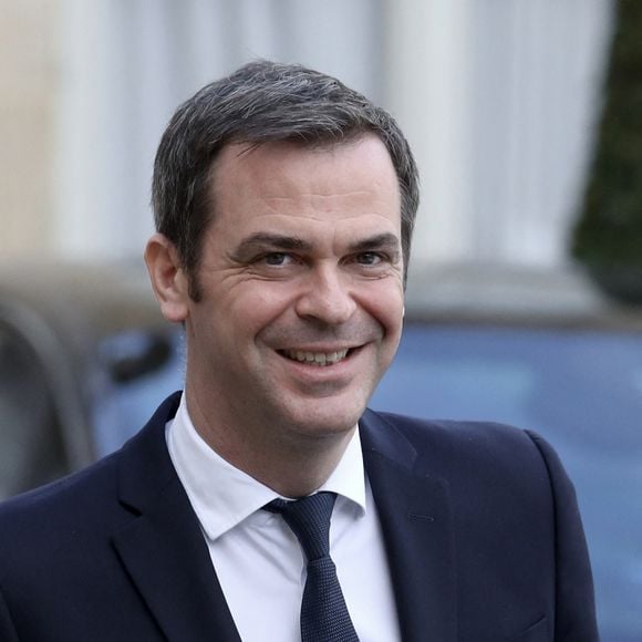 Olivier Véran, ministre de la santé à la sortie du conseil des ministres, au palais de l'Elysée, Paris, le 23 février 2022. © Stéphane Lemouton / Bestimage