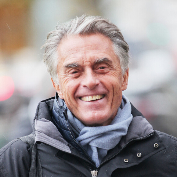 Gérard Holtz à la sortie de l'émission "Les Grosses Têtes" aux studios RTL à Neuilly-sur-Seine, France, le 21 novembre 2022. © Jonathan Rebboah/Panoramic/Bestimage